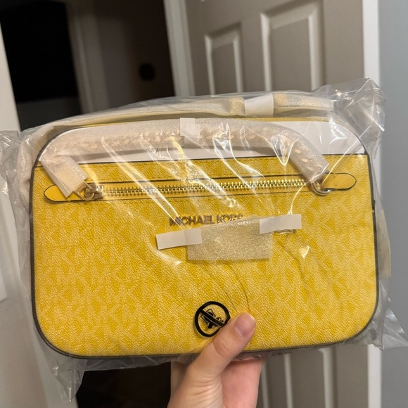 NWT Michael Kors Jet Set Large Logo Crossbody Bag - Picture 5 of 7